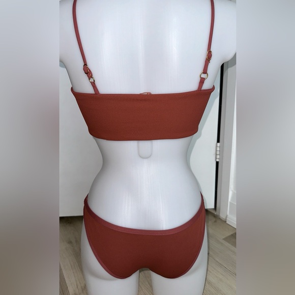 L space bikini - Picture 2 of 3